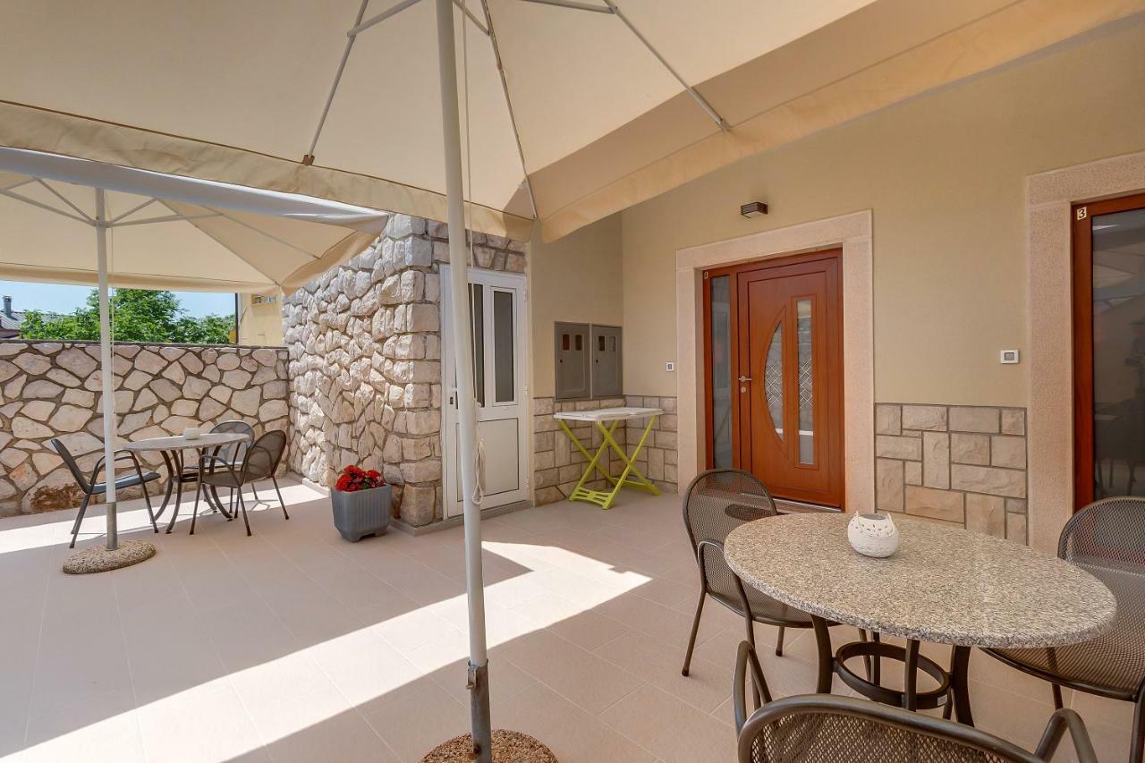Apartments Eva Cres Exterior foto