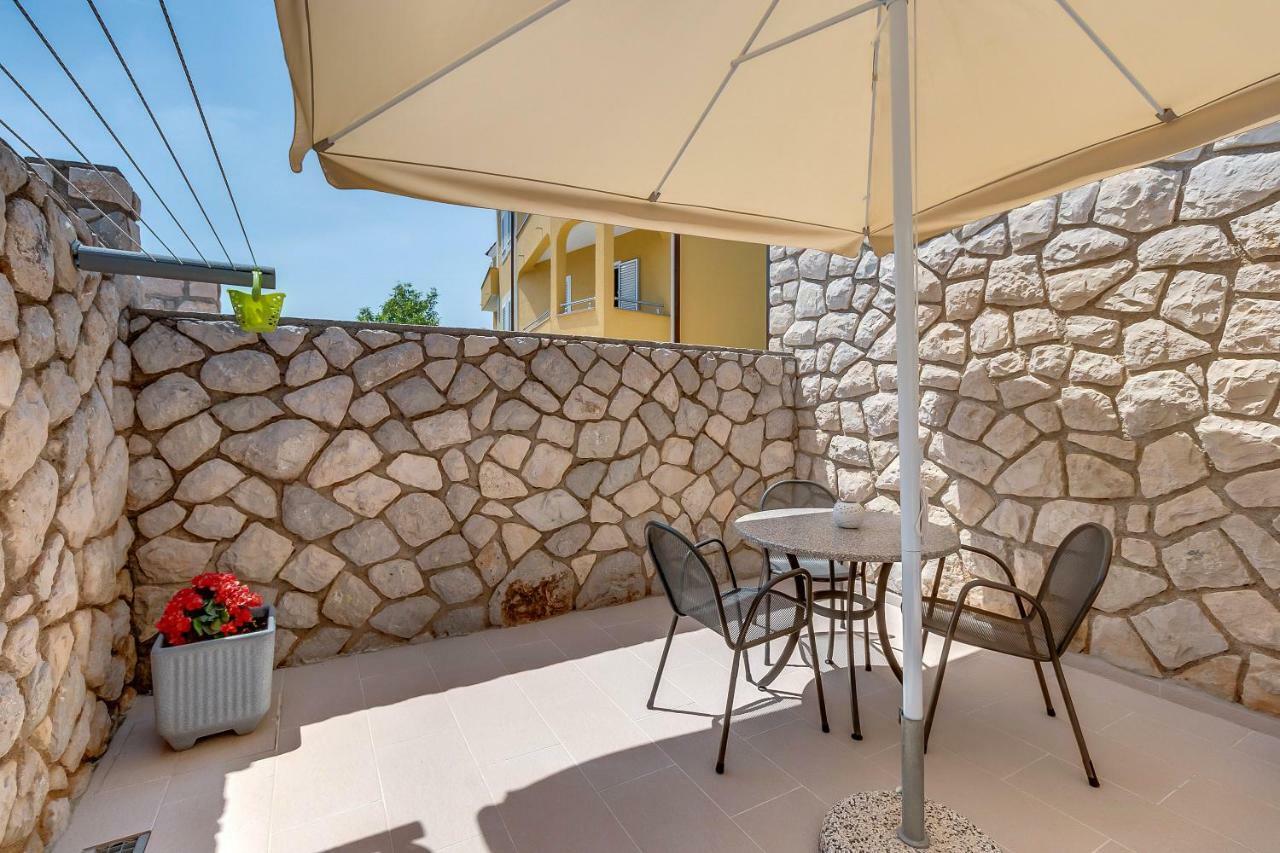 Apartments Eva Cres Exterior foto